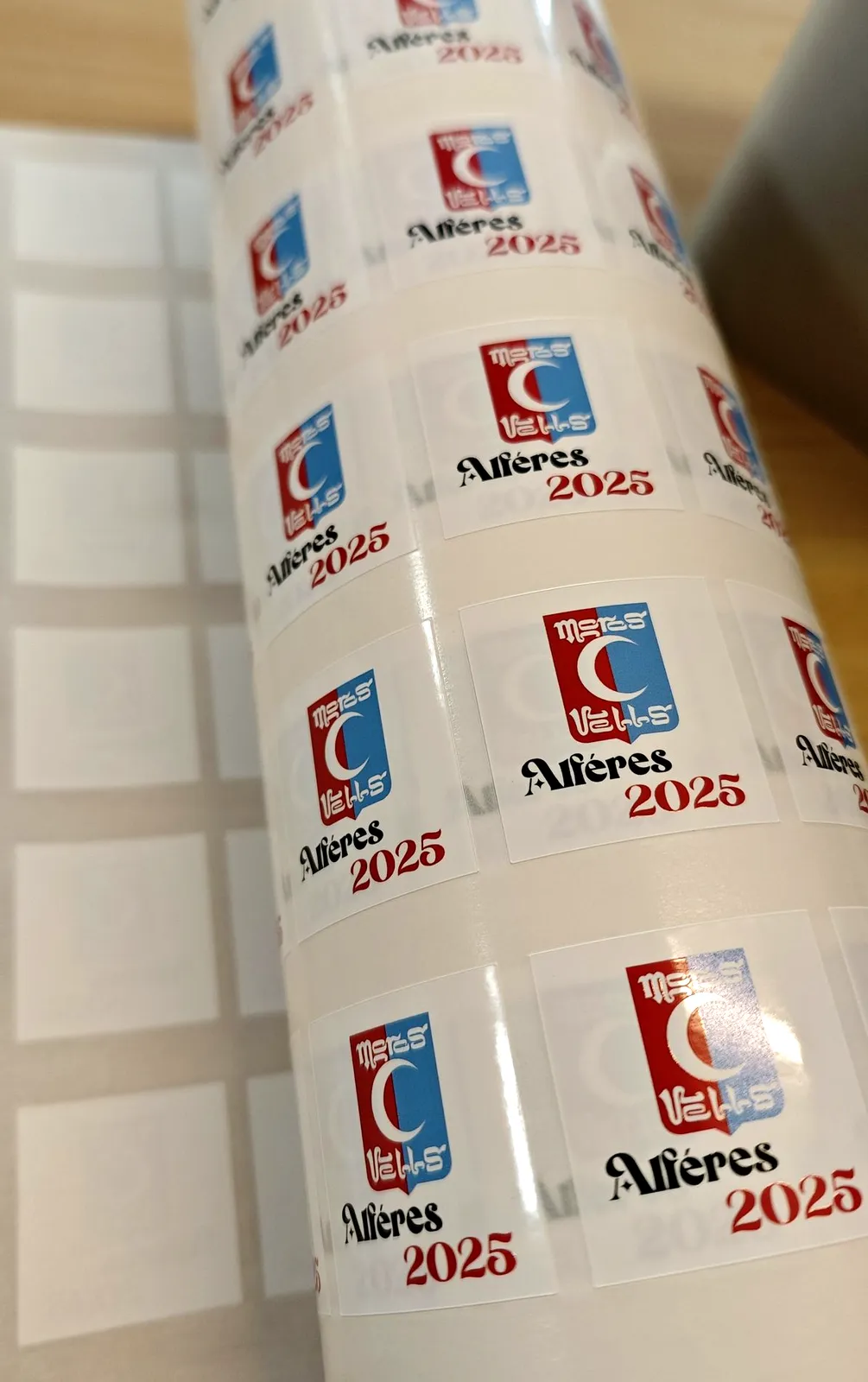 Etiquetas adhesivas impresas en rollo para Moros Vells, Alférez 2025